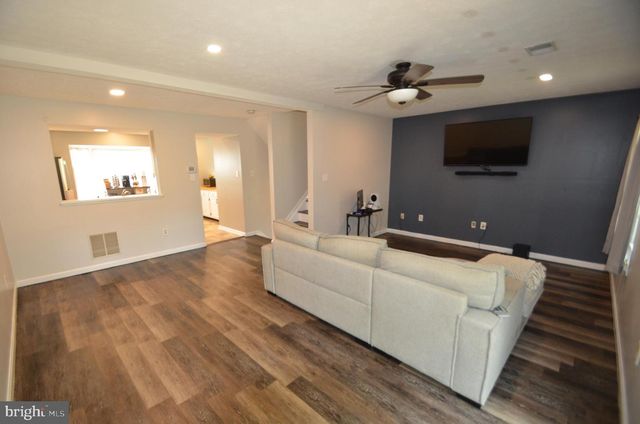 940 GAMING SQ, Hampstead, MD 21074
