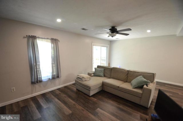 940 GAMING SQ, Hampstead, MD 21074