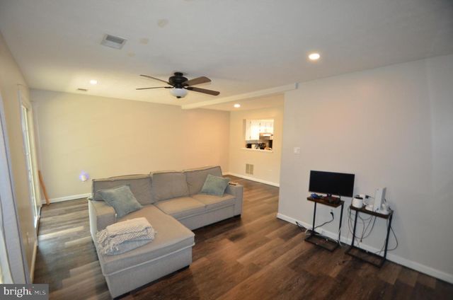 940 GAMING SQ, Hampstead, MD 21074
