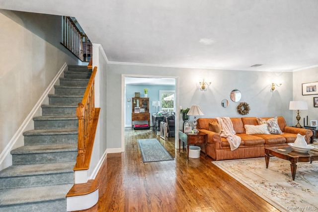 6 Cedar Avenue, Locust Valley, NY 11560