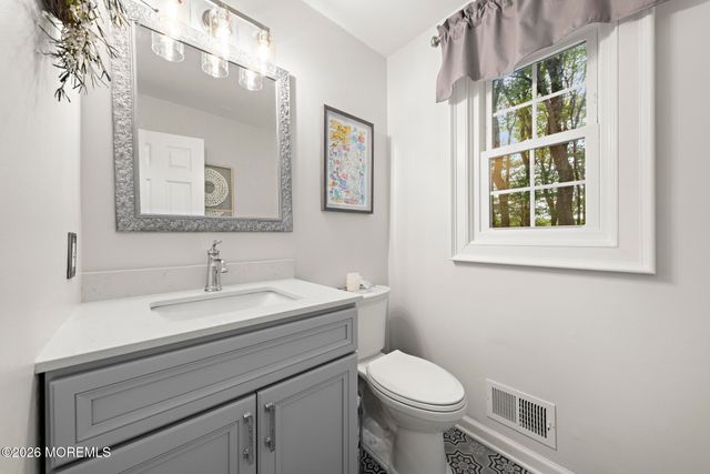 18 Lefferts Court, Middletown, NJ 07748