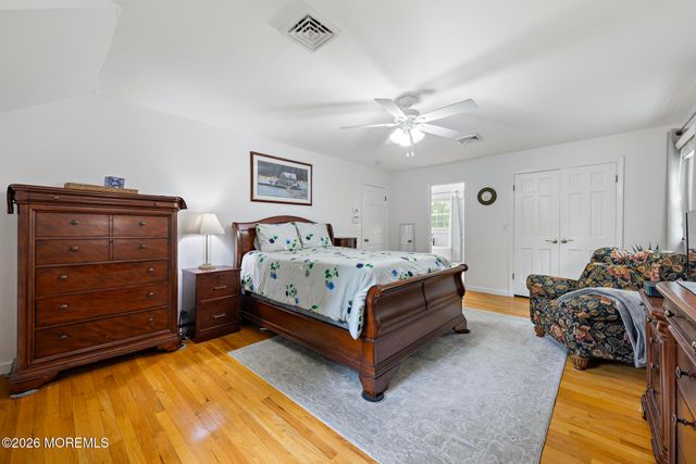 18 Lefferts Court, Middletown, NJ 07748