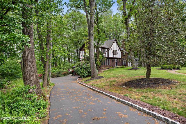 18 Lefferts Court, Middletown, NJ 07748