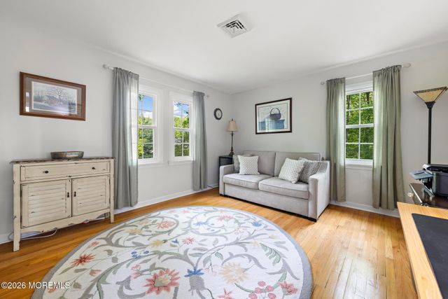 18 Lefferts Court, Middletown, NJ 07748