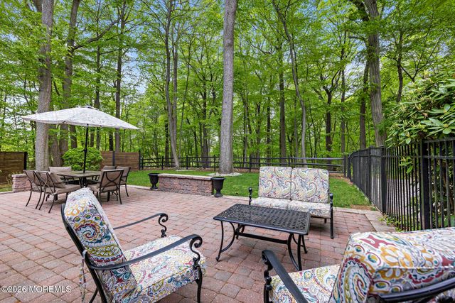 18 Lefferts Court, Middletown, NJ 07748