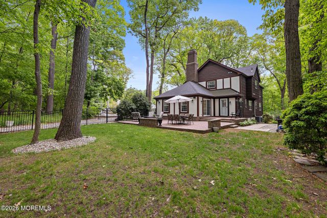 18 Lefferts Court, Middletown, NJ 07748