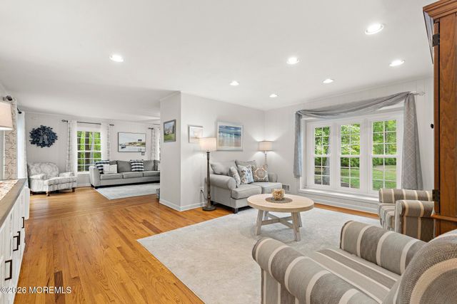 18 Lefferts Court, Middletown, NJ 07748
