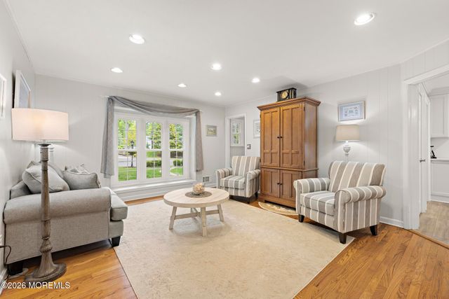 18 Lefferts Court, Middletown, NJ 07748