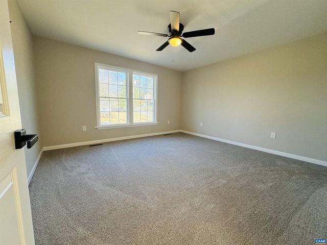 200 ROBIN HOOD RD, Staunton, VA 24401