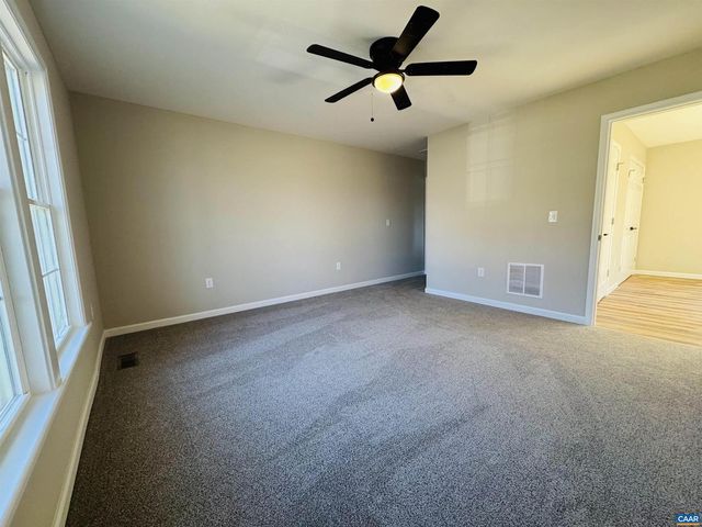 200 ROBIN HOOD RD, Staunton, VA 24401