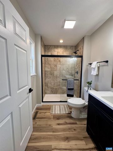 200 ROBIN HOOD RD, Staunton, VA 24401