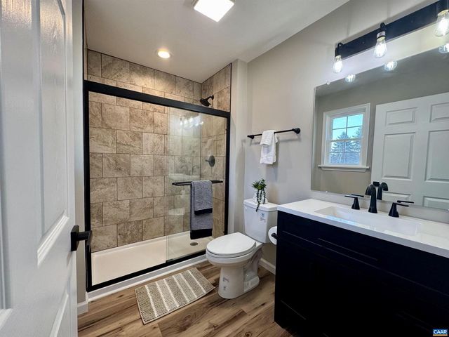 200 ROBIN HOOD RD, Staunton, VA 24401