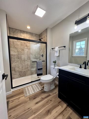 200 ROBIN HOOD RD, Staunton, VA 24401