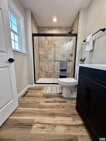 200 ROBIN HOOD RD, Staunton, VA 24401