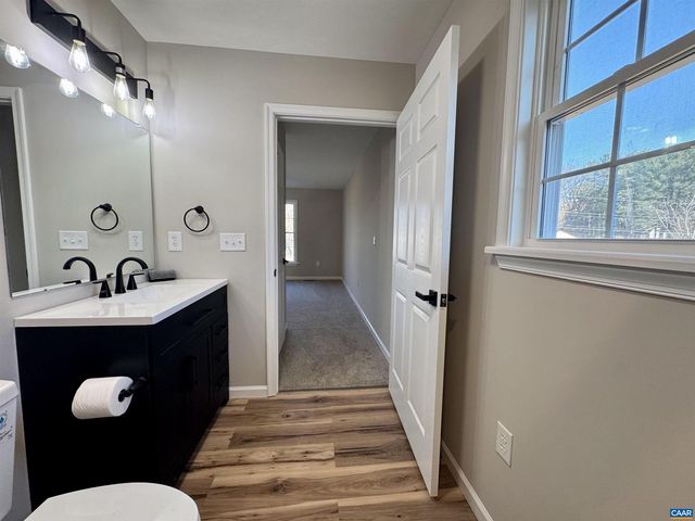 200 ROBIN HOOD RD, Staunton, VA 24401