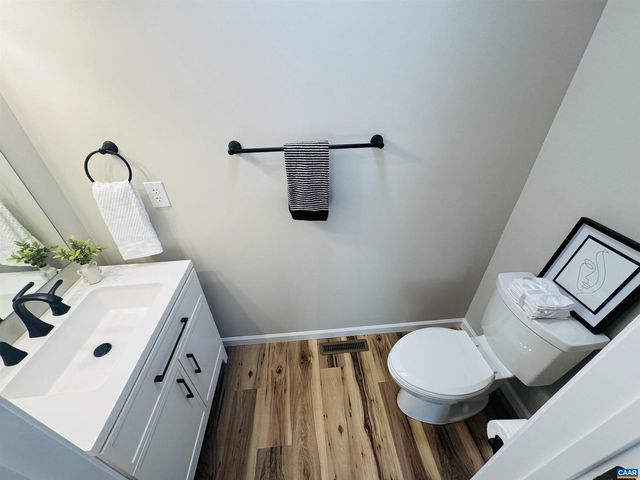 200 ROBIN HOOD RD, Staunton, VA 24401