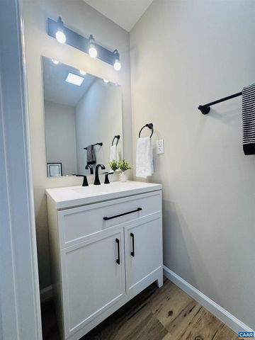 200 ROBIN HOOD RD, Staunton, VA 24401