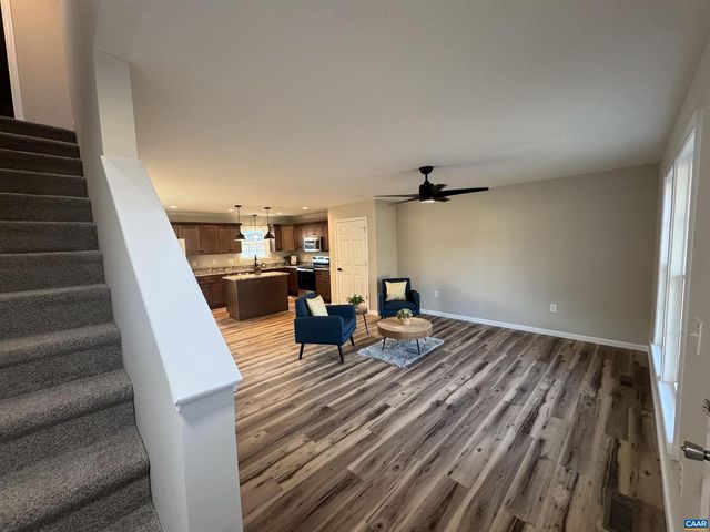 200 ROBIN HOOD RD, Staunton, VA 24401