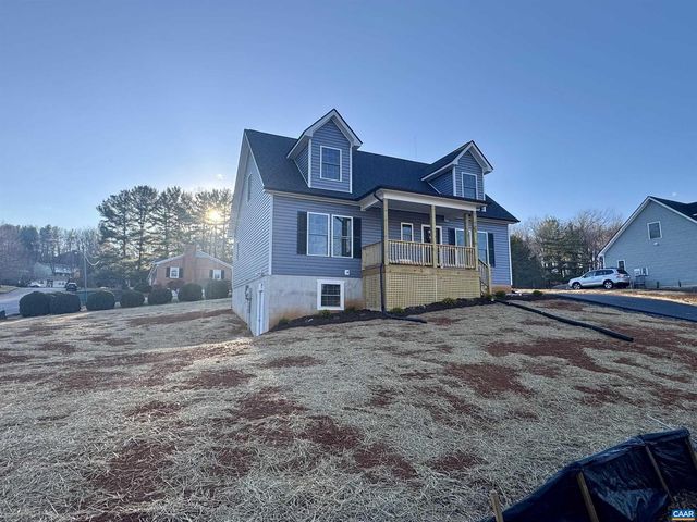 200 ROBIN HOOD RD, Staunton, VA 24401