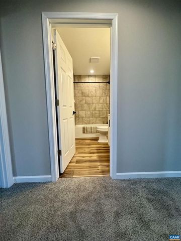 200 ROBIN HOOD RD, Staunton, VA 24401