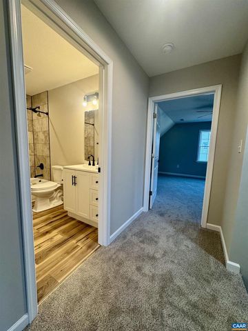 200 ROBIN HOOD RD, Staunton, VA 24401