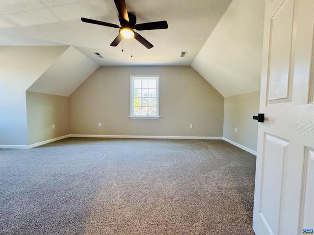 200 ROBIN HOOD RD, Staunton, VA 24401