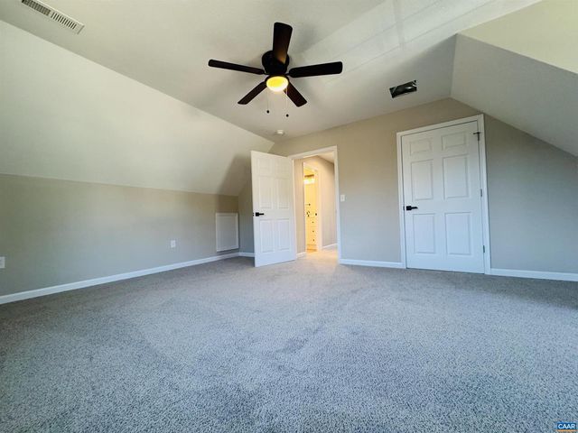 200 ROBIN HOOD RD, Staunton, VA 24401