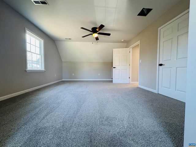 200 ROBIN HOOD RD, Staunton, VA 24401