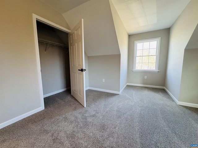 200 ROBIN HOOD RD, Staunton, VA 24401