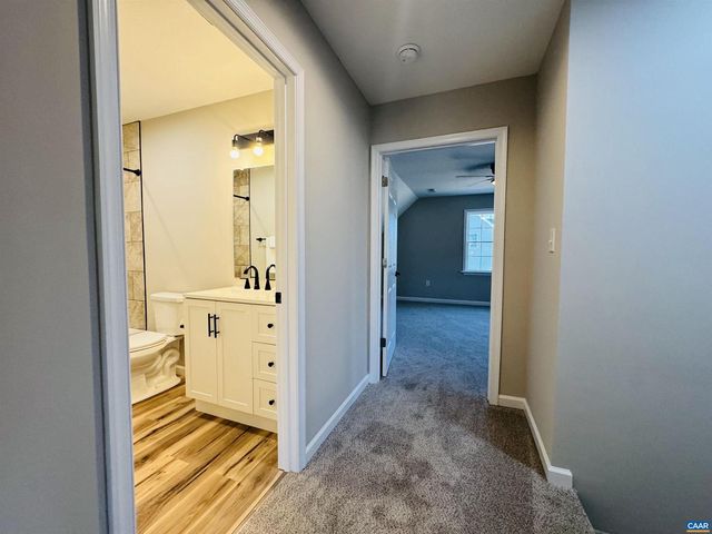 200 ROBIN HOOD RD, Staunton, VA 24401