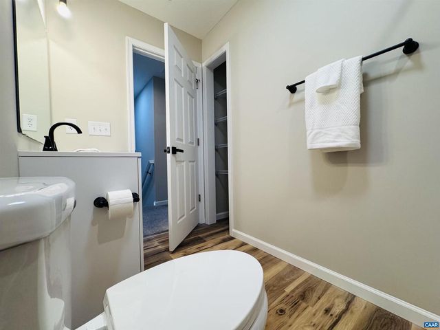 200 ROBIN HOOD RD, Staunton, VA 24401