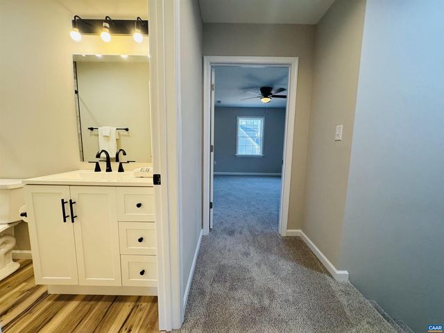 200 ROBIN HOOD RD, Staunton, VA 24401