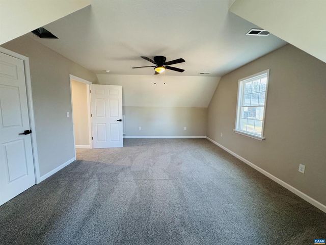 200 ROBIN HOOD RD, Staunton, VA 24401