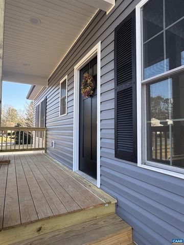 200 ROBIN HOOD RD, Staunton, VA 24401