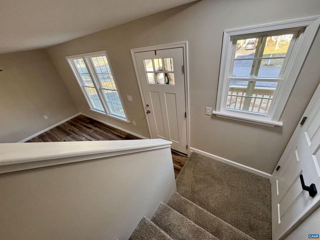 200 ROBIN HOOD RD, Staunton, VA 24401