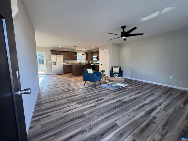 200 ROBIN HOOD RD, Staunton, VA 24401