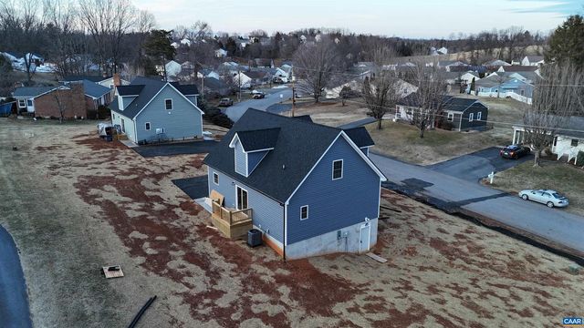 200 ROBIN HOOD RD, Staunton, VA 24401