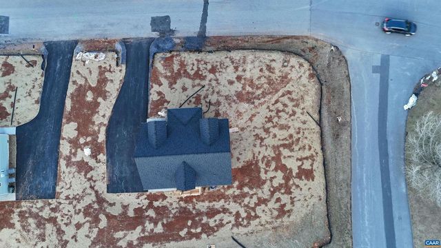 200 ROBIN HOOD RD, Staunton, VA 24401