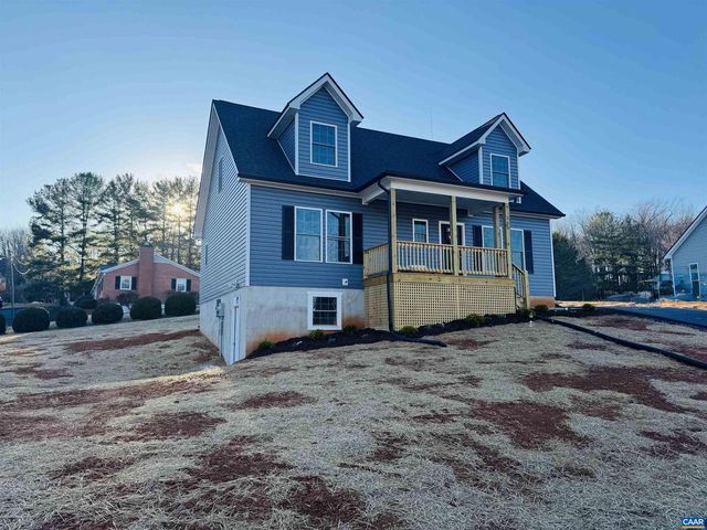 200 ROBIN HOOD RD, Staunton, VA 24401