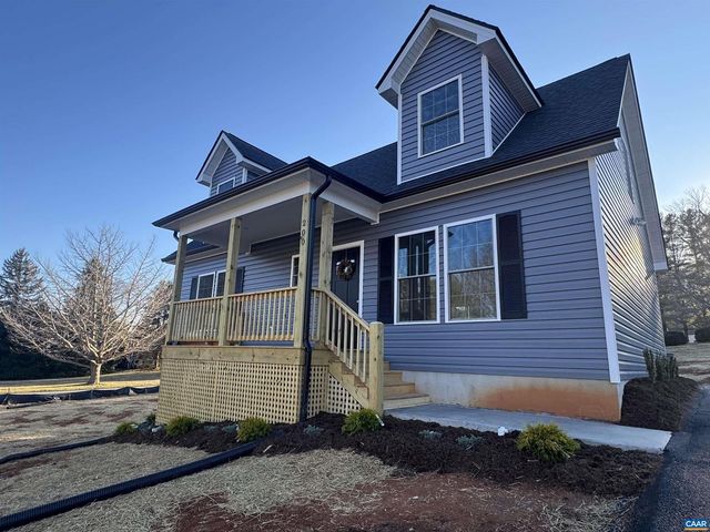 200 ROBIN HOOD RD, Staunton, VA 24401