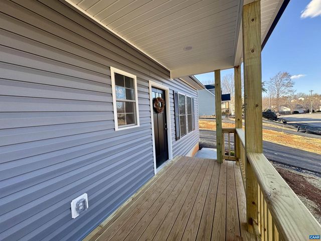 200 ROBIN HOOD RD, Staunton, VA 24401