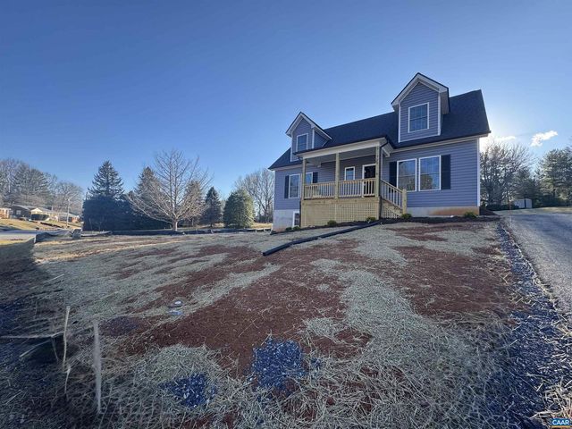 200 ROBIN HOOD RD, Staunton, VA 24401