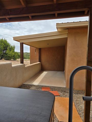 76 Calle Josephina, Santa Fe, NM 87506