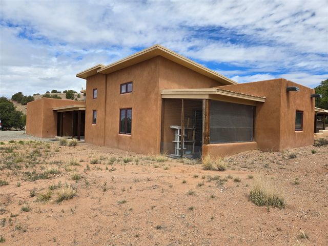 76 Calle Josephina, Santa Fe, NM 87506