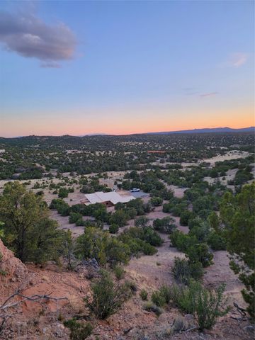 76 Calle Josephina, Santa Fe, NM 87506
