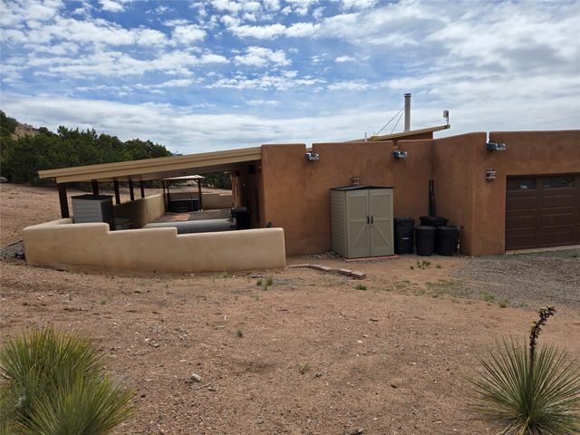 76 Calle Josephina, Santa Fe, NM 87506