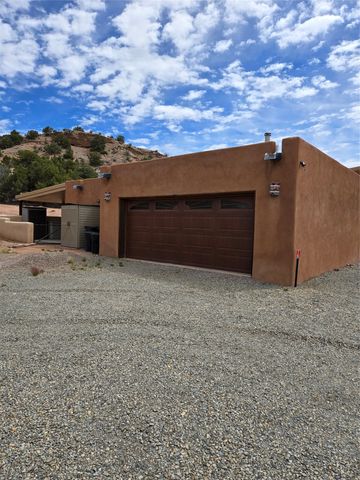 76 Calle Josephina, Santa Fe, NM 87506