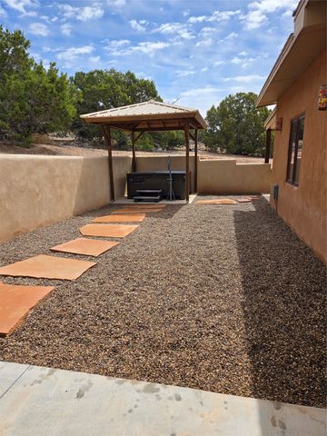76 Calle Josephina, Santa Fe, NM 87506