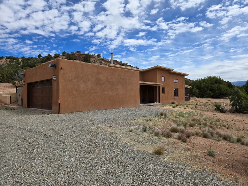 76 Calle Josephina, Santa Fe, NM 87506