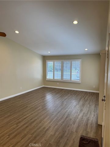 8566 Trinity 819c, Huntington Beach, CA 92646